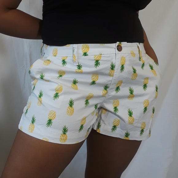 Old Navy Pants - Old navy White and yellow pinapple shorts size 10